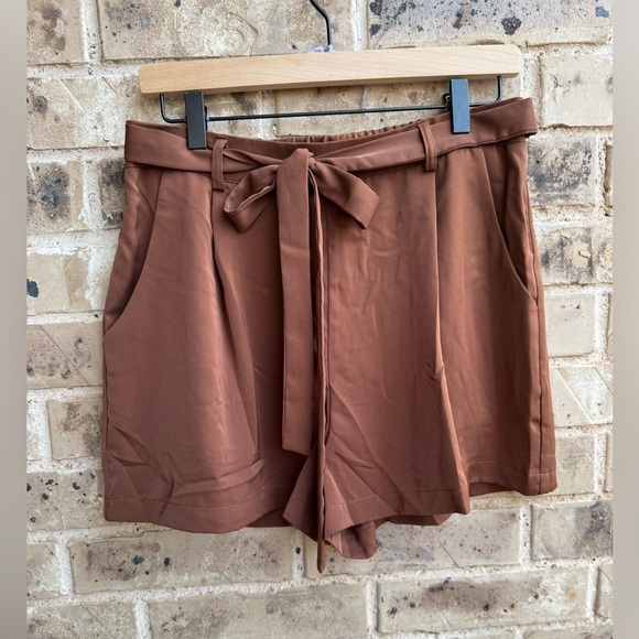 Alya Francesca’s Brown Shorts with Tie-Waist NWT size medium - Picture 1 of 9